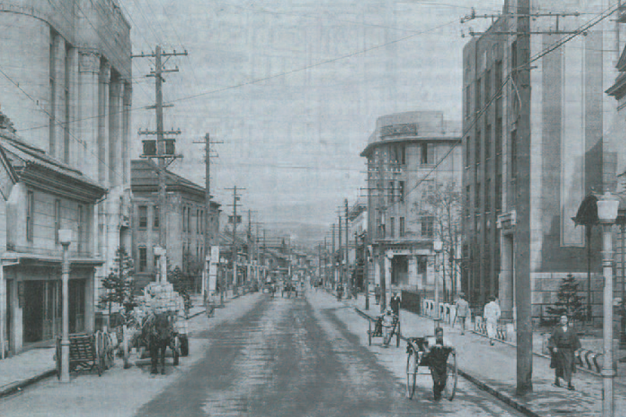 Intersection of Iroichi Street in the Early Showa Period