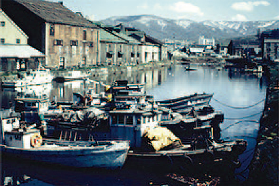 Mid-Showa Period, Shinoda Warehouse (the brick warehouse on the left)