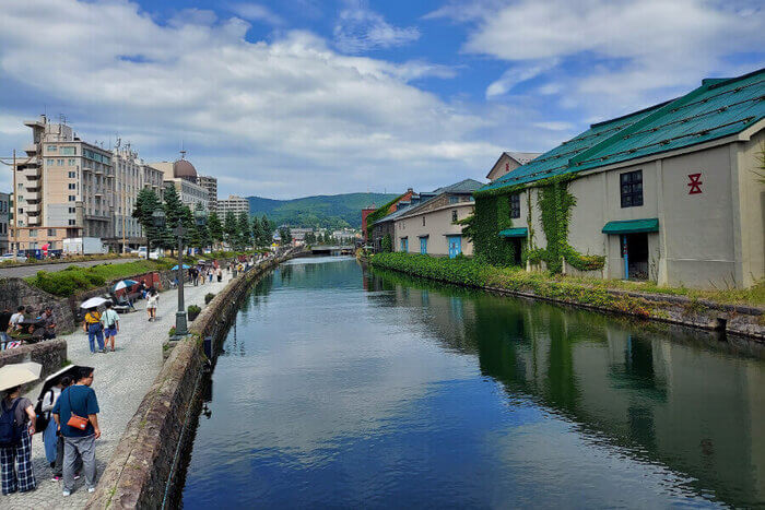 오타루 운하를 따라 있는 창고군