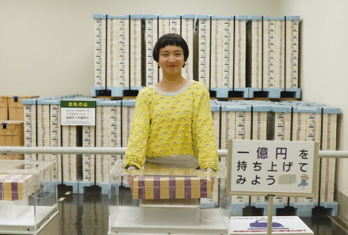 1億円を持ち上げてみよう！