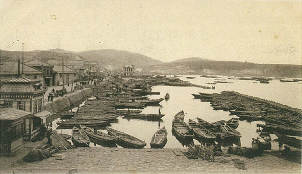 艀があふれる小樽港